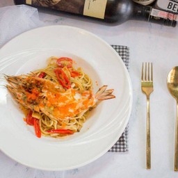 7สปาเกตตีผัดซอสต้มยำไข่กุ้งกับกุ้งย่าง