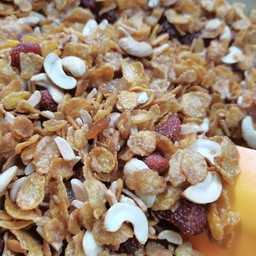 คาราเมลคอนเฟลค โฮมเมด กรุบกรอบ หอมคาราเมล ผสมอัลมอนด์ เม็ดมะม่วงหิมพานต์ และลูกเ