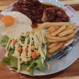 ร้านเย็น เย็น สเต๊กโฮมเมด