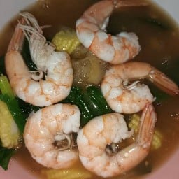 ราดหน้ายอดผัก ตระกูลหลัว