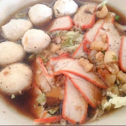 เกาเหลาลูกชิ้น หมูแดง หมูสับ