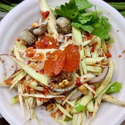 ยำมะม่วงไข่แดง+หอยแครง