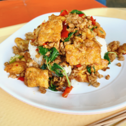 กระเพราไข่เจียวหมูสับ