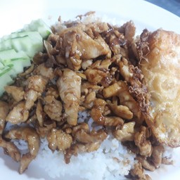ข้าวไก่กระเทียม ไข่ดาว