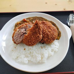 ข้าวแกงกะหรี่หมูปั้นชุบเกล็ดขนมปัง