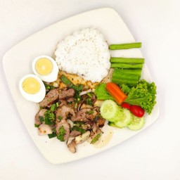 38ข้าวน้ำตกไก่ย่างหรือหมูย่าง