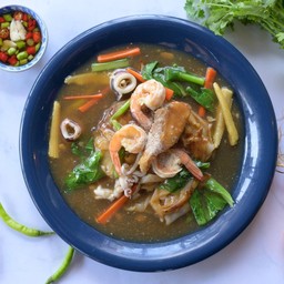 ราดหน้าทะเล กุ้ง ปลาหมึก