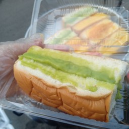 ขนมปังนึ่งสังขยาใบเตย