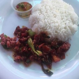 ข้าวกระเพราแหนม