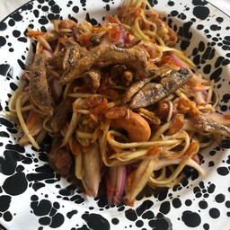 ยำเค็มมะม่วงปลาร้าเปรี้ยวปี๊ดปลากรอบ