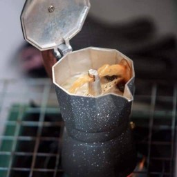 ร้านชาใบไม้ By ระนอง (กาแฟสดบดมือ)