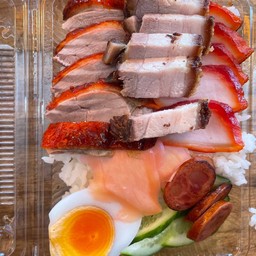 ข้าวเสียโป ( รวมมิตร ) ในรูปขาดกุนเชียง + ไข