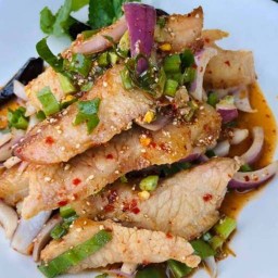 ยำรสเด็ด อาหารอิสานรสแซ่บ จ๊วดจ๊าด