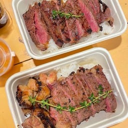 ข้าวหน้าเนื้อย่าง striploin (size M)