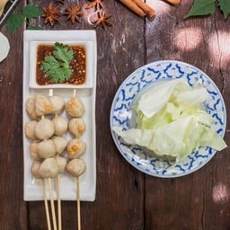 ลูกชิ้นหมูปิ้ง