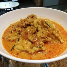 ข้าวแกงฉู่ฉี่หมูรังนก