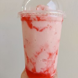 นมสดสตอเบอรี่ปั่น