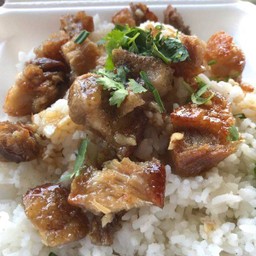 ข้าวหมูกรอบกระเทียม