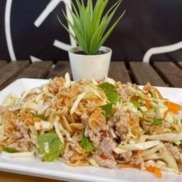 ยำมาม่าหมูสับปับๆ