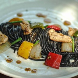 สปาเก็ตตี้พริกไทยดำไก่