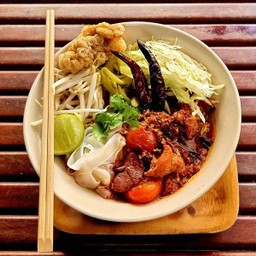 เส้นใหญ่.น้ำเงี้ยว