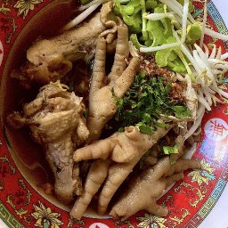 ก๋วยเตี๋ยวไก่ตุ๋นมะระเจ้พิน