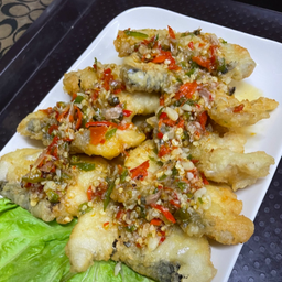 เนื้อปลาราดพริกสด