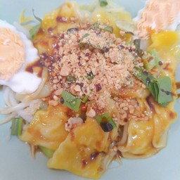 เกี๊ยวแห้งต้มยำไข่กากหมูรับลองความอร่อยต้องลอง