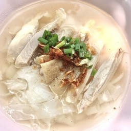 ก๋วยเตี๋ยวเนื้อไก่น้ำใส
