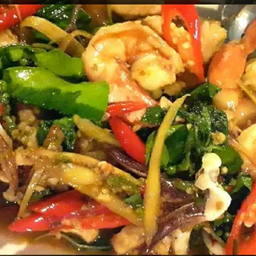 เส้นใหญ่ผัดขี้เมา ปลาหมึก