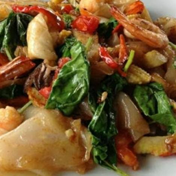 เส้นใหญ่ผัดขี้เมาหมู