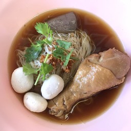 ก๋วยเตี๋ยวไก่ตุ๋น+ลูกชิ้น