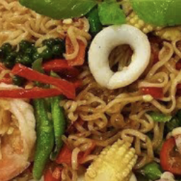 มาม่าผัดขี้เมาทะเล