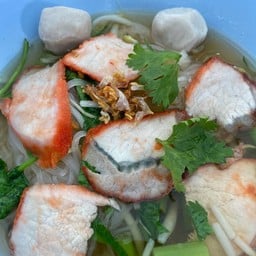 ชายสี่ บะหมี่เกี๊ยว หน้าเซเว่นเคหะ(ย้ายจากรพ.เมืองนารายณ์)