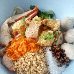 บะหมี่เกี๊ยวต้มยำ