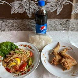 ร้านยำขนมจีนสุดซอย  หลังสุดท้ายขวามือ