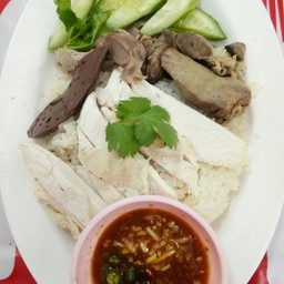 ข้าวมันไก่ต้ม+เครื่องใน(พิเศษ)