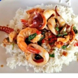 ผัดกระเพรา&ข้าวไข่เจียว อิ่มยุคโควิด
