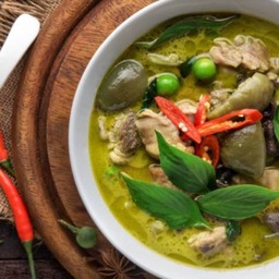 แกงเขียวหวานไก่พร้อมข้าว