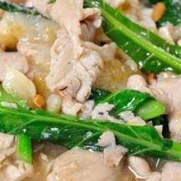 ราดหน้าเส้นใหญ่หมูนุ่ม พิเศษ
