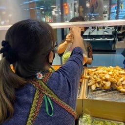 สมหวัง-ทอดมัน-พันล้าน ( ตลาดเสรีมาร์เก็ต พาราไดซ์ พาร์ค )