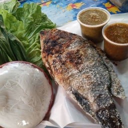 แหวนเมี่ยงปลาเผาพอเพียง สุขสวัสดิ์ 38 ตรงข้ามเคหะตึก จี