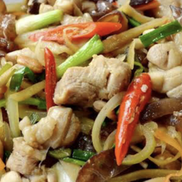 ผัดขิง หมู , ไก่  ราดข้าว