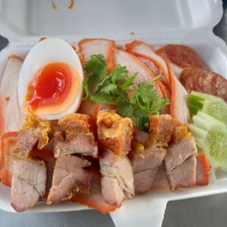 ข้าวหมูแดง+หมูกรอบ