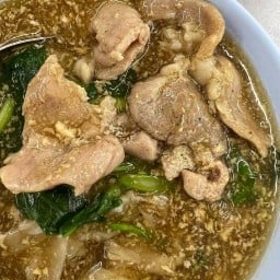 ราดหน้ายอดผัก เที่ยงคืน ลาดกระบัง