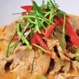 ข้าวพะแนงหมู  ราดข้าว