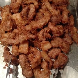 หมูทอด ลุงเชาว์ (เจ้าเก่า) โบ๊เบ๊-กิ่งเพชร