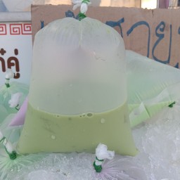 เต้าฮวยนมสดเย็นรสชาเขียว