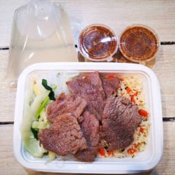 ข้าวกระเทียมหน้าหมูกระทะ