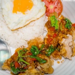 ข้าวกะเพราไก่กรอบ